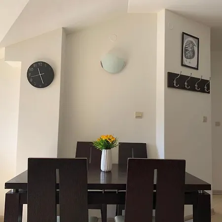 Апартаменты Art In With Mountain View