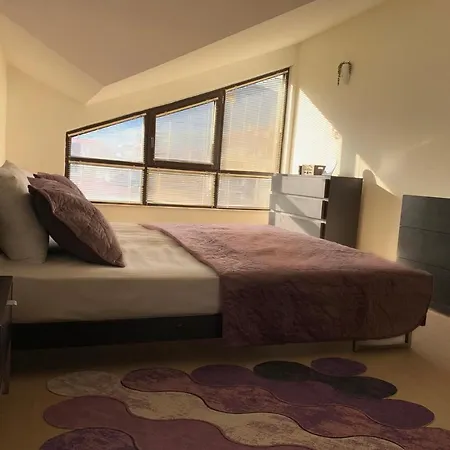 Art In With Mountain View شقة