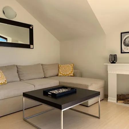 Art In With Mountain View بانسكو